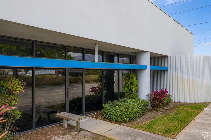 More Photos Of 8402 Laurel Fair Cir, Tampa Unknown For Lease
