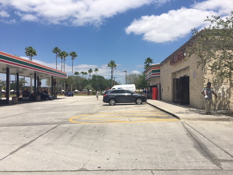 More Photos Of 13902 Egret Tower Dr, Orlando Freestanding For Lease