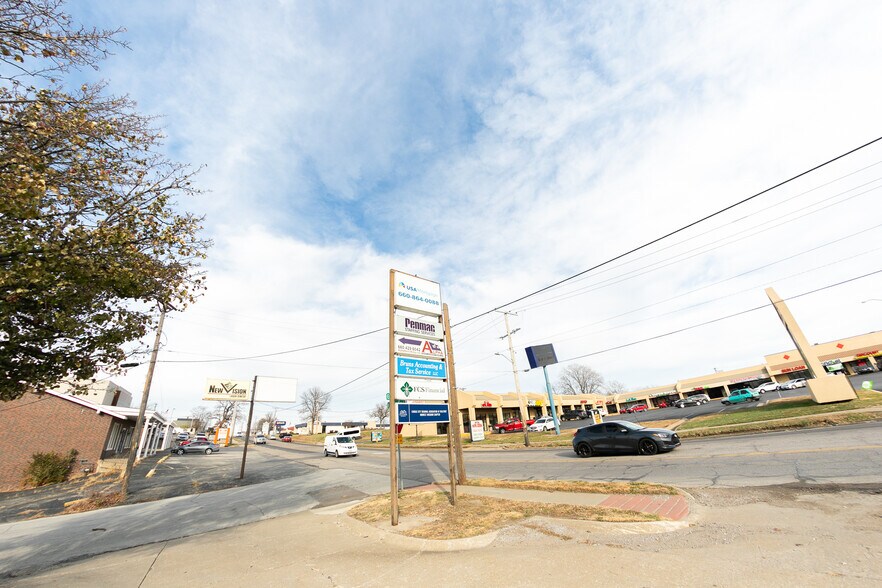 More Photos Of 506 N Maguire St, Warrensburg Office For Lease