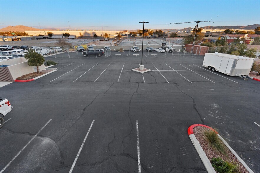 More Photos Of 7080 La Cienega St, Las Vegas Office For Sale