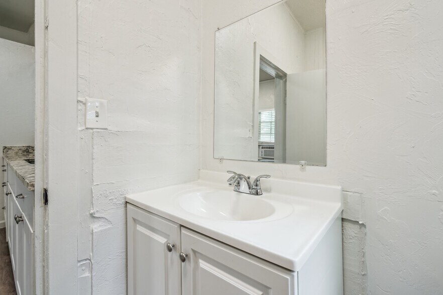 More Photos Of 2123 W Park Pl, Oklahoma City Specialty For Sale