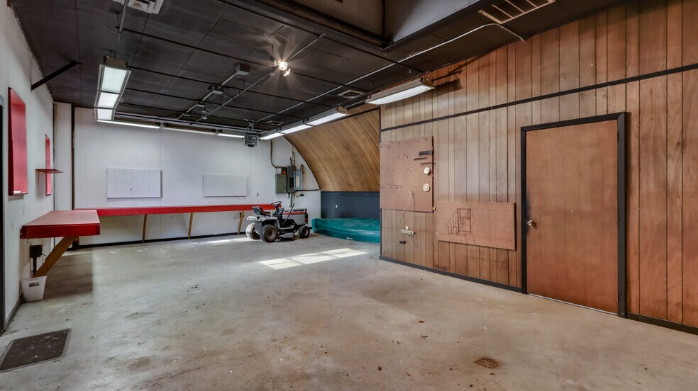 More Photos Of 119 Meadow Hill Dr, Menomonie Auto Repair For Sale
