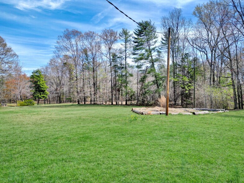 More Photos Of 12117 Highway 221, Woodruff Office For Sale