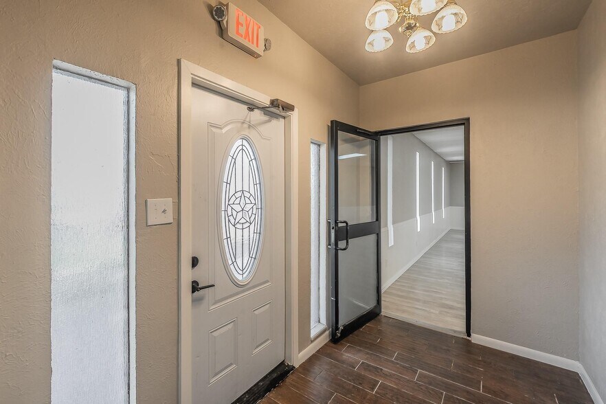 More Photos Of 5704 James Ave, Fort Worth Storefront Retail Office For Sale