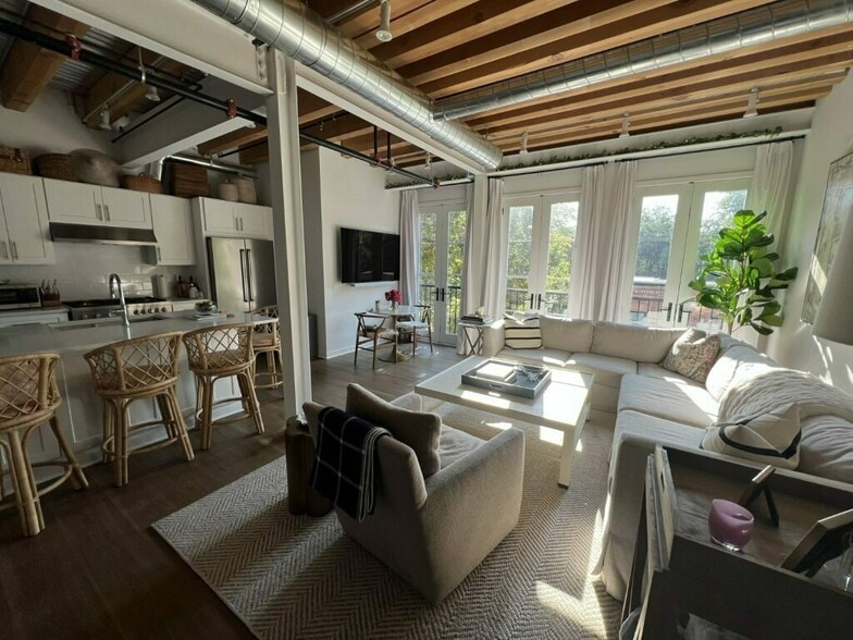 More Photos Of 1401 N Western Ave, Lake Forest Apartments For Sale
