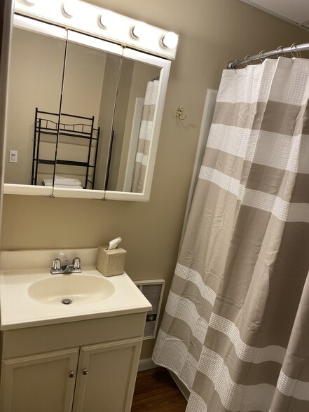 More Photos Of 127 W Taylor St, Grant Park Multifamily For Sale