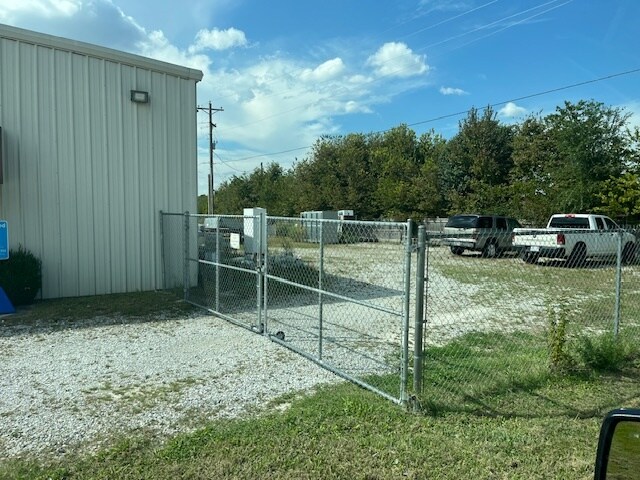 More Photos Of 1488 June Self Dr, Springdale Warehouse For Lease