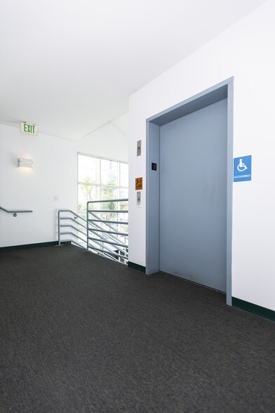 More Photos Of 711 E Wardlow Rd, Long Beach Office For Lease