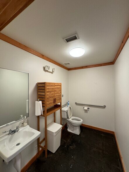 More Photos Of 4834 Vicksburg St, Dallas Manufacturing For Lease