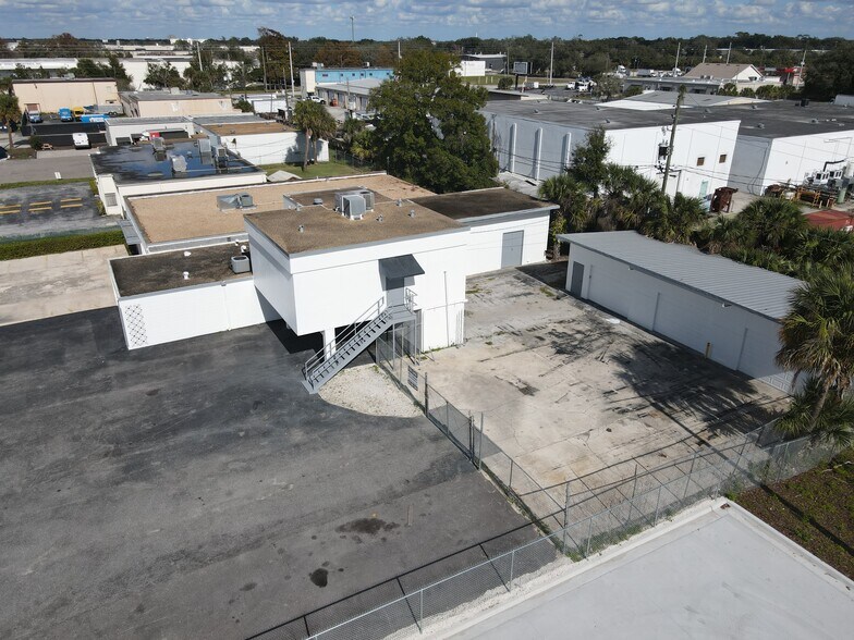 More Photos Of 2513 Industrial Blvd, Orlando Flex For Lease