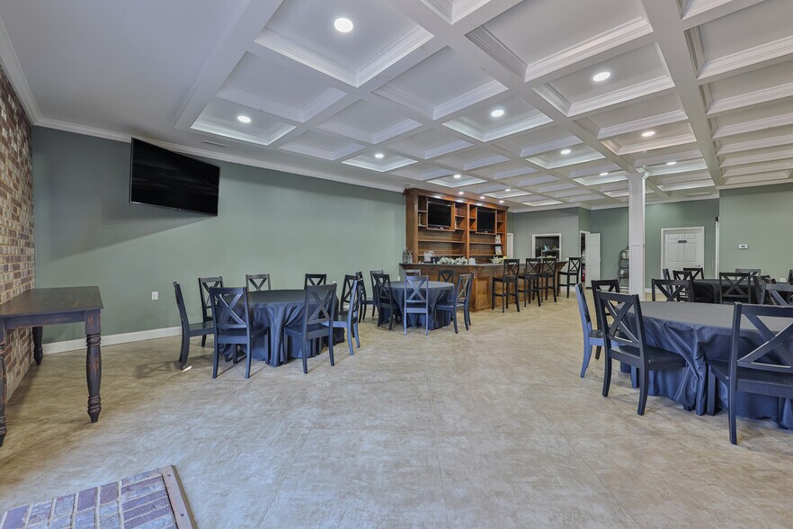 More Photos Of 115 Neal St, Martin General Retail For Sale