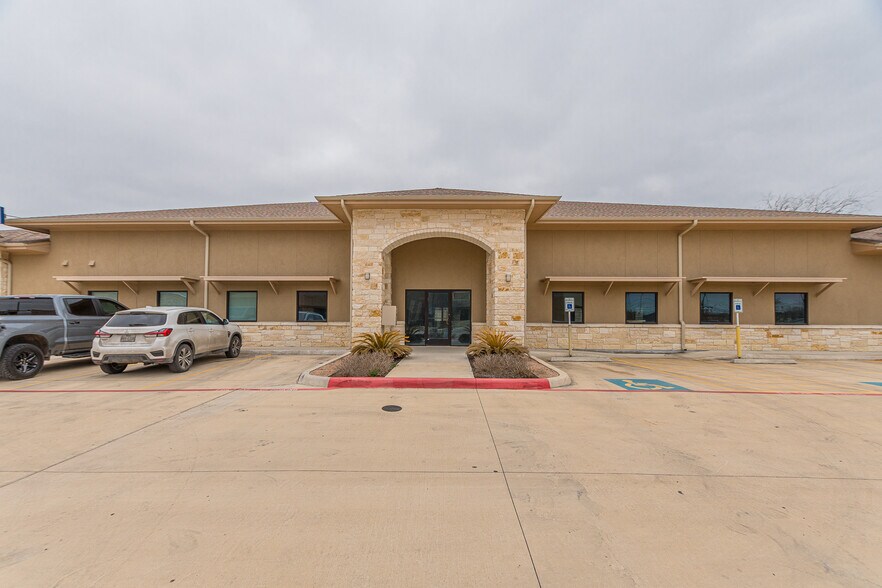 More Photos Of 9026 Culebra Rd, San Antonio Medical For Sale