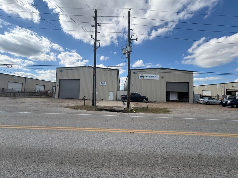 More Photos Of 5719 Cunningham Rd, Houston Unknown For Lease