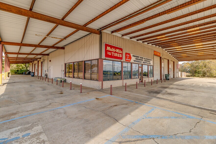 More Photos Of 1137 US-80 Hwy, Monroe Distribution For Sale