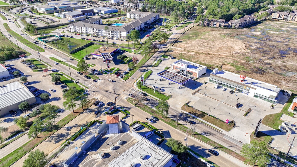 More Photos Of 650 W Rankin Rd, Houston Freestanding For Lease