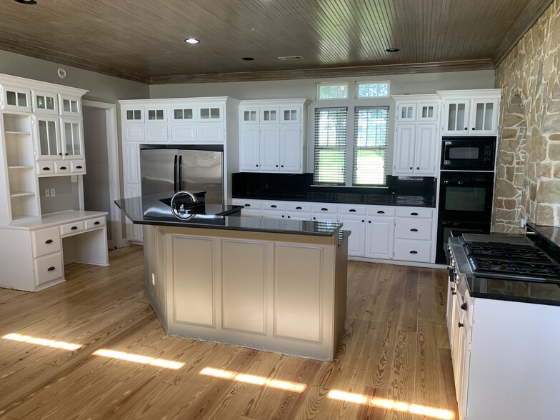 More Photos Of 5518 County Road 126, McKinney Office Residential For Lease