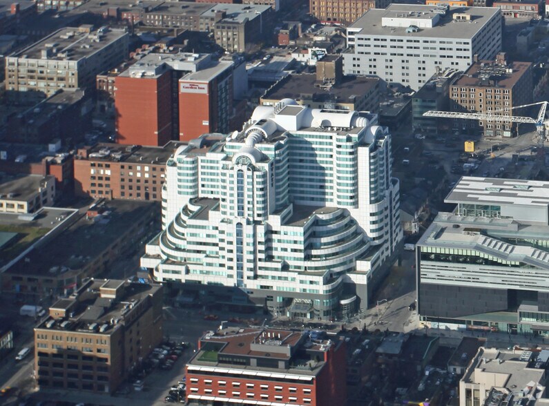 More Photos Of 370 King St W, Toronto Hotel For Lease