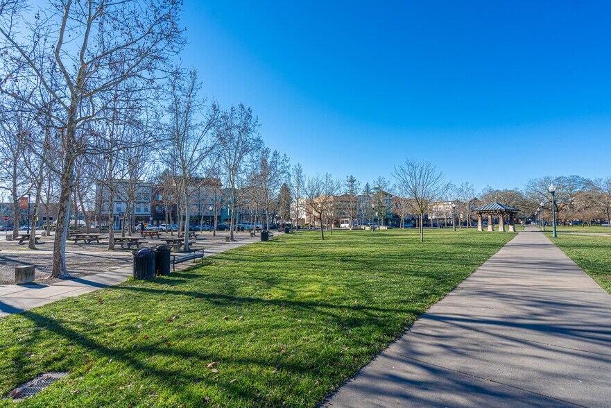 More Photos Of 220 Windsor River Rd, Windsor Apartments For Sale