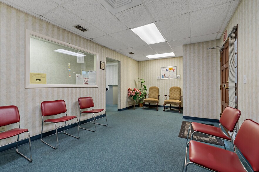 More Photos Of 3709 W Hamilton Ave, Tampa Medical For Sale