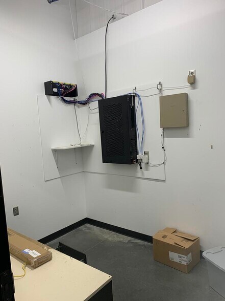 More Photos Of 308 Lignite Ave, Hensler Freestanding For Lease