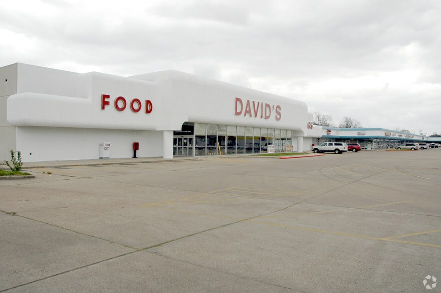 More Photos Of 1200 N Mechanic St, El Campo Unknown For Lease