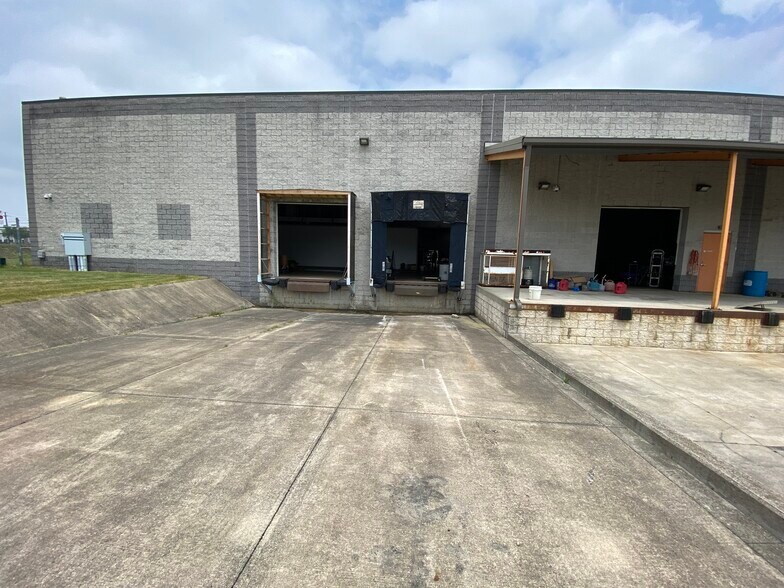 More Photos Of 21600 Miles Rd, North Randall Flex For Lease