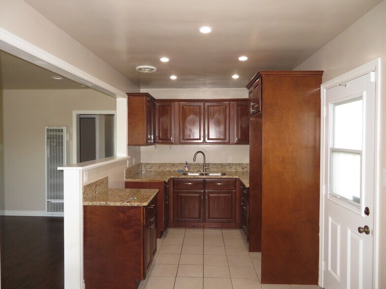 More Photos Of 9833 Walnut St, Bellflower Apartments For Sale