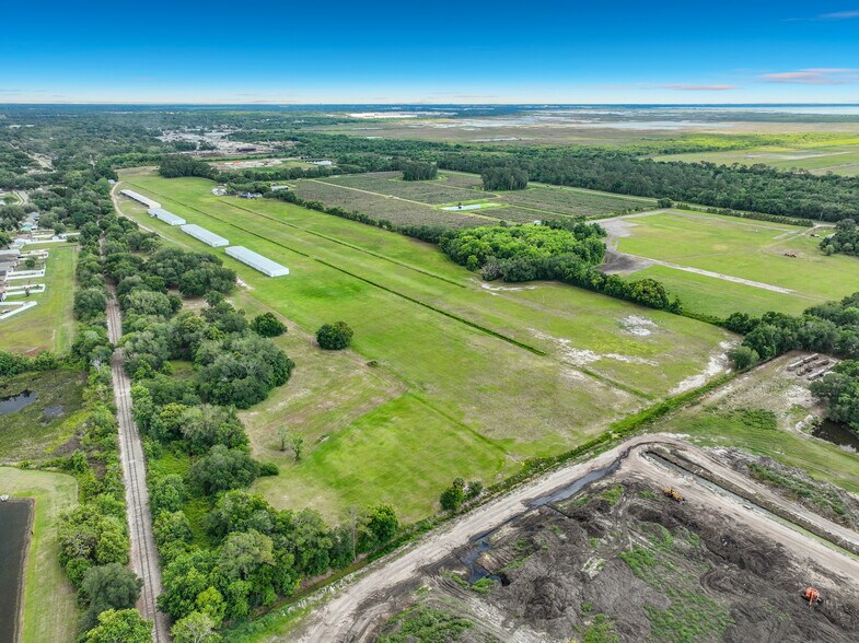 More Photos Of 7001 W Jones Ave, Mount Dora Airplane Hangar For Sale