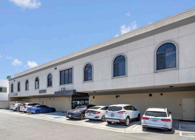 More Photos Of 230 E 17th St, Costa Mesa Storefront Retail Office For Lease