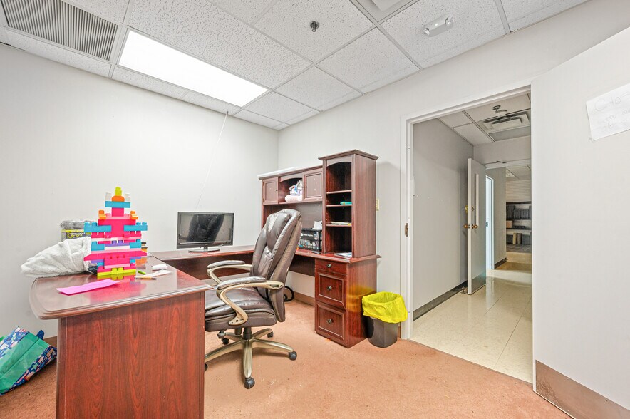 More Photos Of 1550 N Mitchell St, Cadillac General Retail For Lease