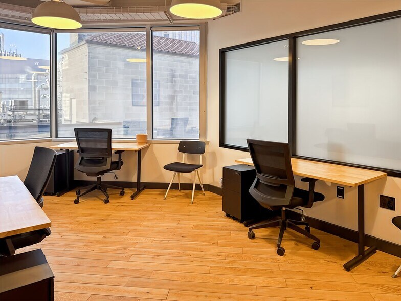 More Photos Of 128 S Tryon St, Charlotte Coworking Space