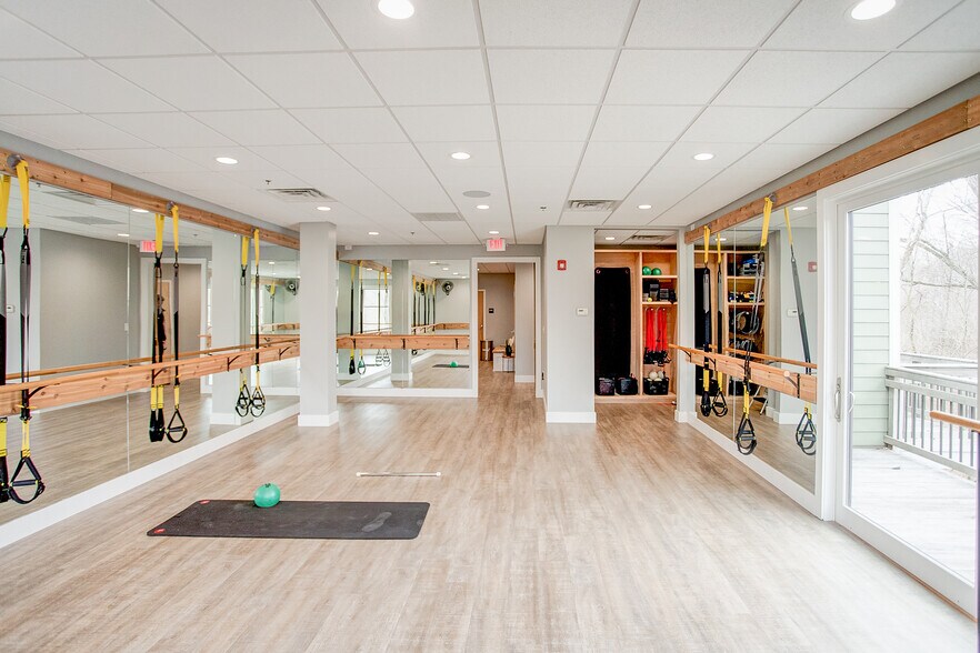 More Photos Of 921 S Arbor Vitae, Edwardsville Freestanding For Sale