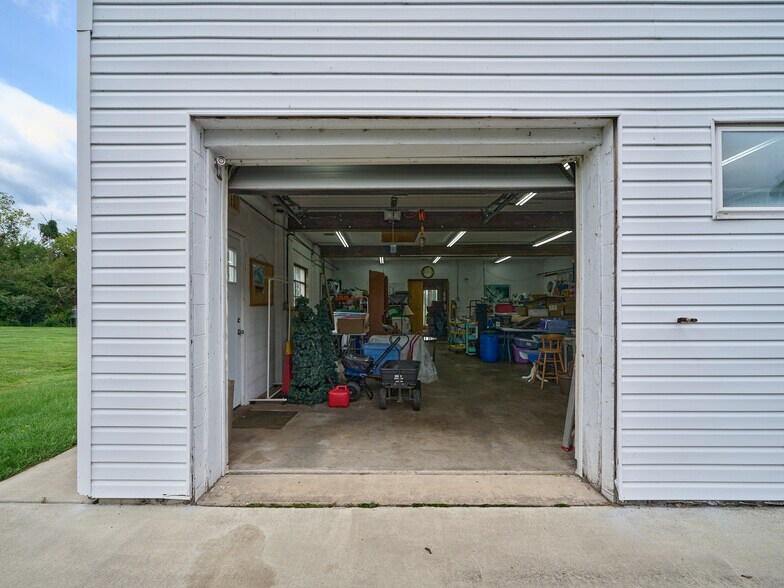 More Photos Of 7078 Easton Rd, Pipersville Auto Repair For Sale