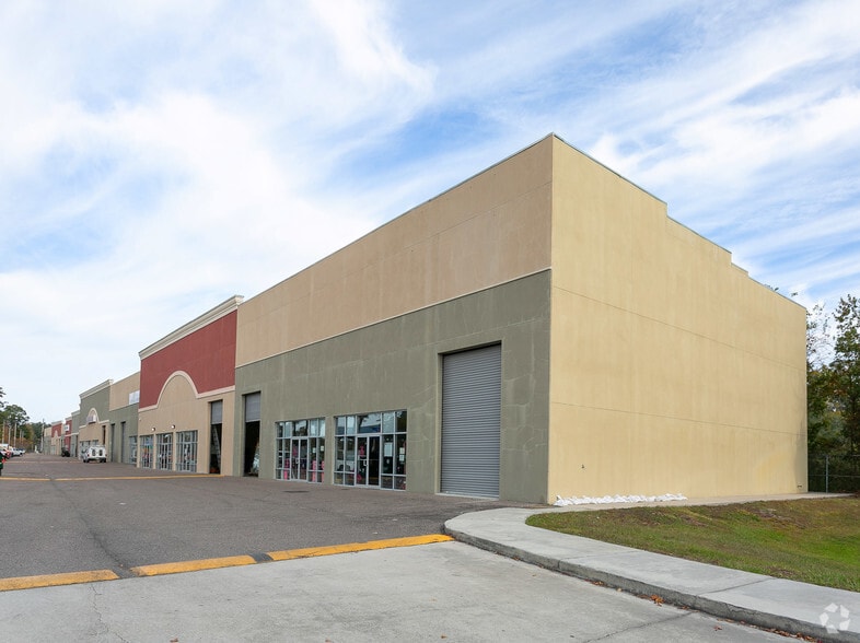 More Photos Of 7060 103rd St, Jacksonville Showroom For Lease