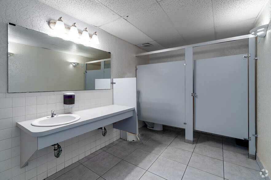 More Photos Of 7523 Aloma Ave, Winter Park Medical For Sale