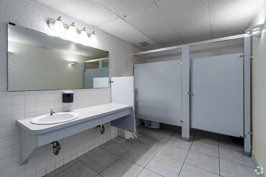 More Photos Of 7523 Aloma Ave, Winter Park Medical For Lease