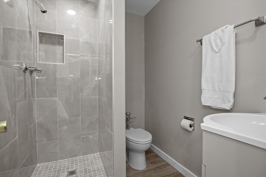 More Photos Of 1706 S 1st St, Lufkin Hotel For Sale