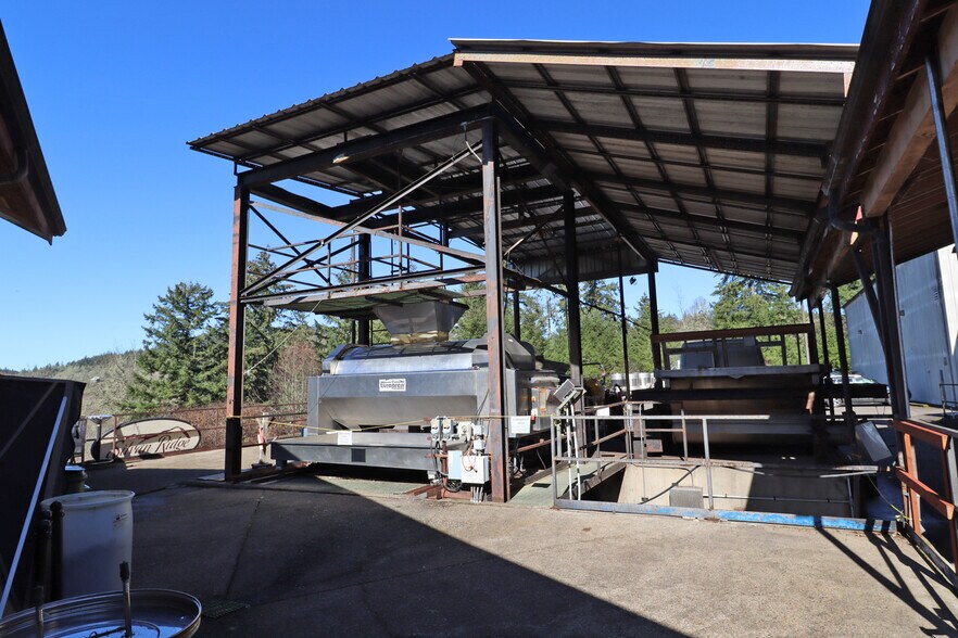 More Photos Of 27012 Briggs Hill Rd, Eugene Winery Vineyard For Sale