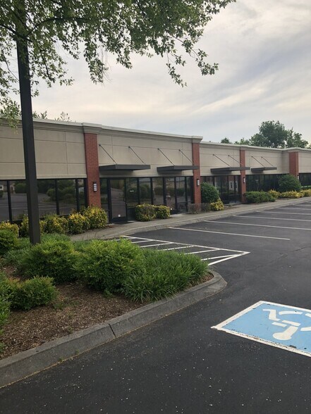 More Photos Of 312 Prosperity Dr, Knoxville Medical For Lease