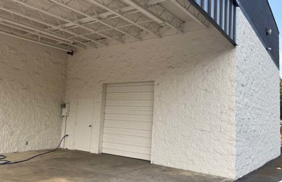 More Photos Of 1940 Mission St SE, Salem Freestanding For Lease