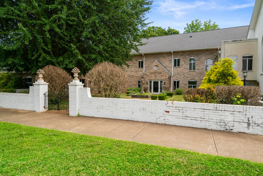 More Photos Of 228 S Military Ave, Lawrenceburg Religious Facility For Sale