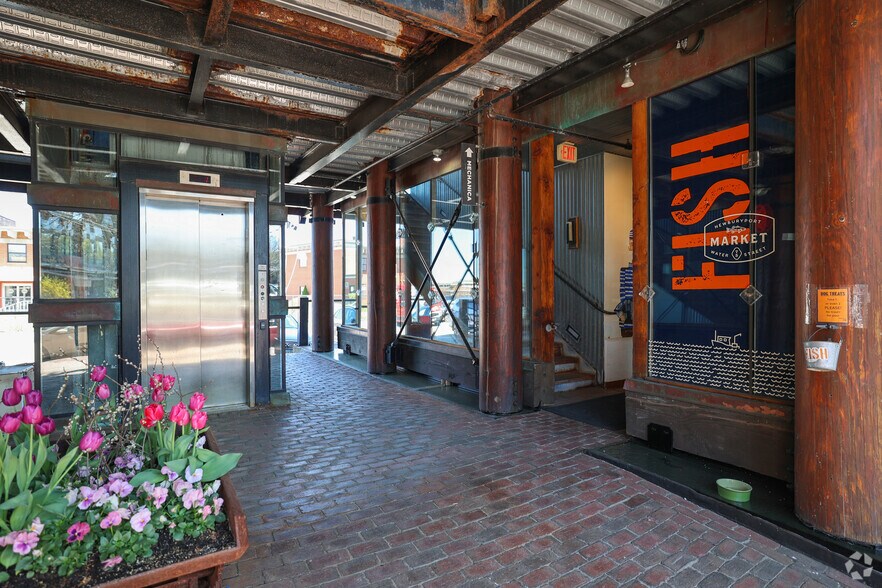 More Photos Of 75 Water St, Newburyport Freestanding For Lease