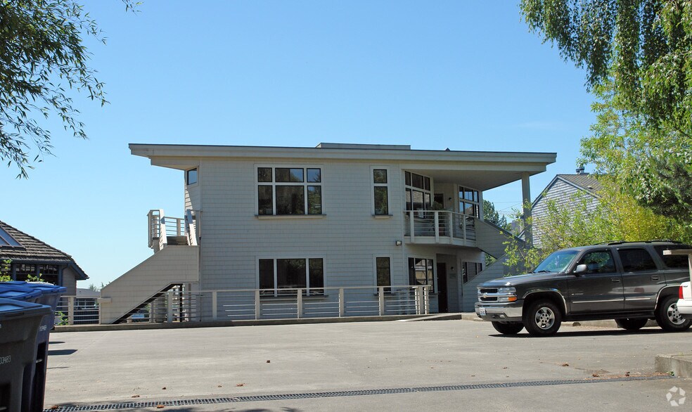 Primary Photo Of 3 Lake Bellevue Dr, Bellevue Medical For Sale