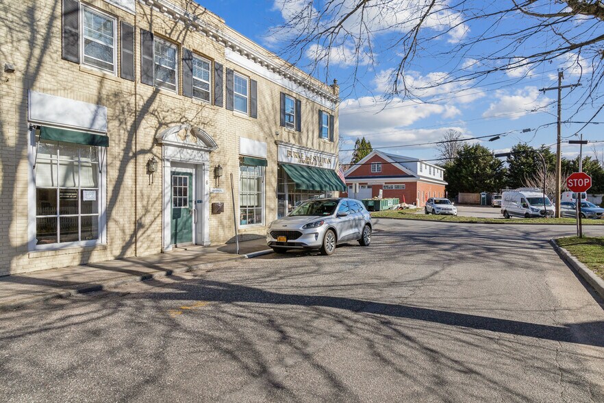 More Photos Of 41 Meetinghouse Ln, Southampton Office For Sale