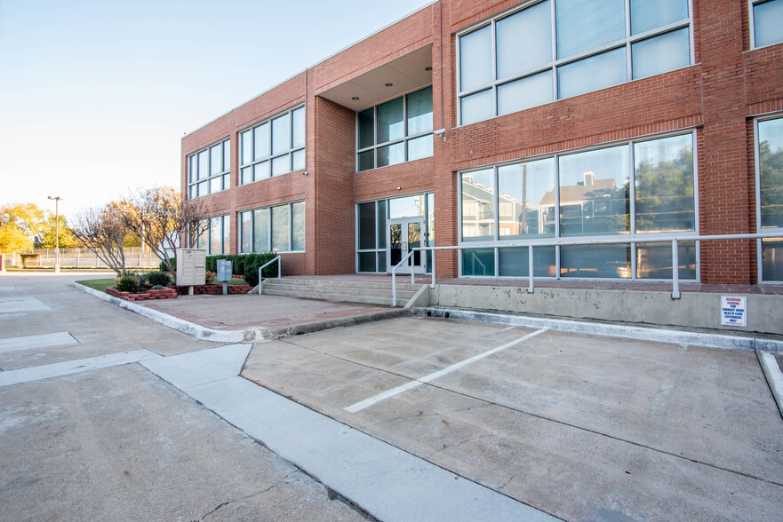 Primary Photo Of 10864 Audelia Rd, Dallas Office For Lease