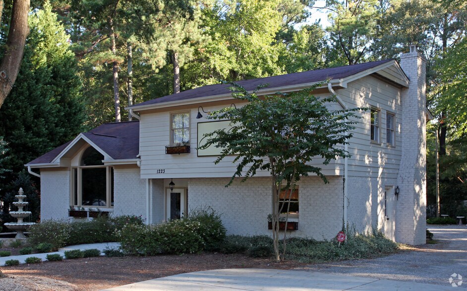 More Photos Of 1223 Walnut St, Cary Office For Lease