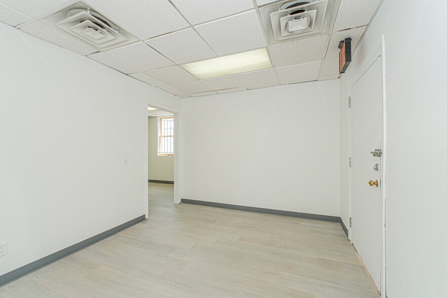More Photos Of 56 Seguine Ave, Staten Island Storefront Retail Office For Lease