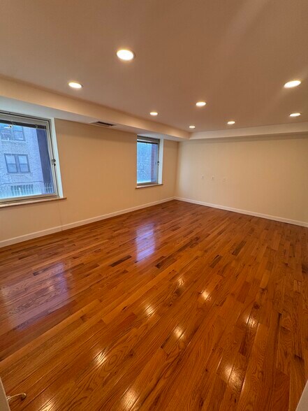 More Photos Of 13332 41st Rd, Flushing Medical For Lease