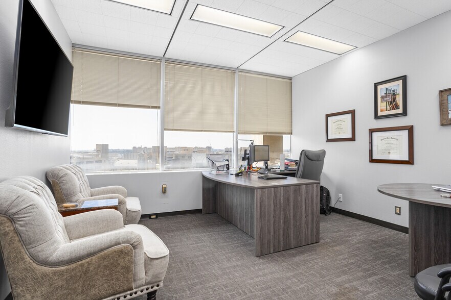 More Photos Of 500 W 7th St, Fort Worth Office For Sale
