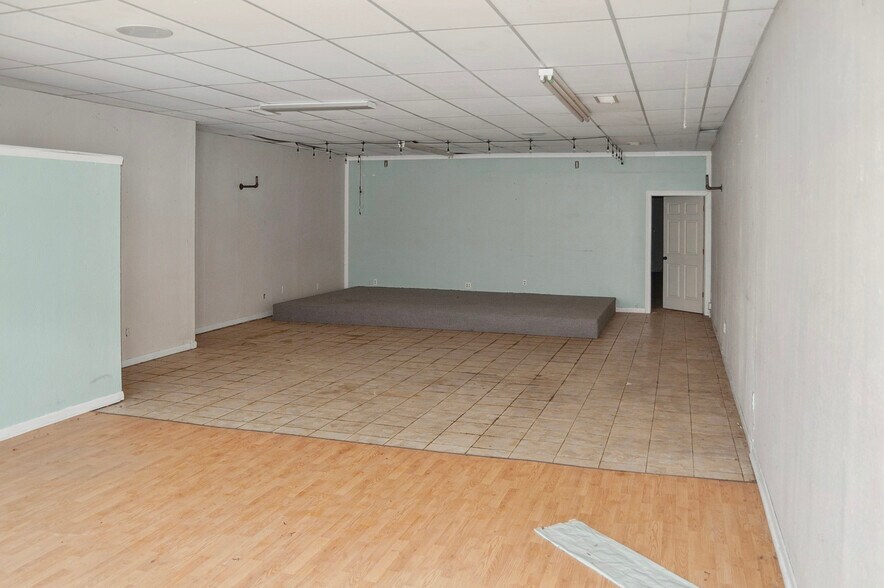 More Photos Of 318 S Summit St, Arkansas City Storefront Retail Office For Sale